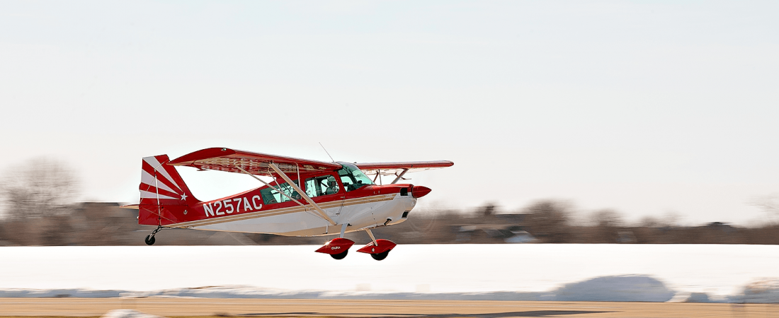 Landing plane | Classic Aviation